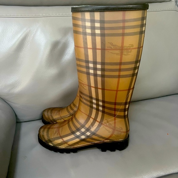 Burberry Shoes - Burberry rain boots size 6